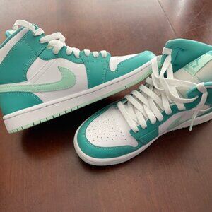 NIKE AIR JORDAN 1 MID MARINE GREEN EXCELLENT Condition! WOMENS SIZE 8